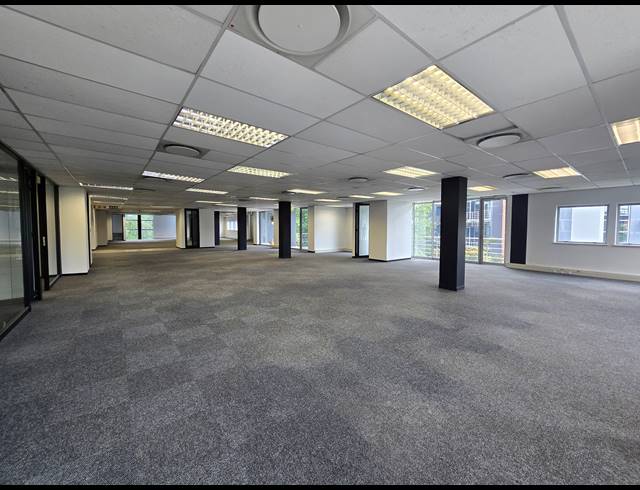 669M² OFFICE TO LET IN BRYANSTON